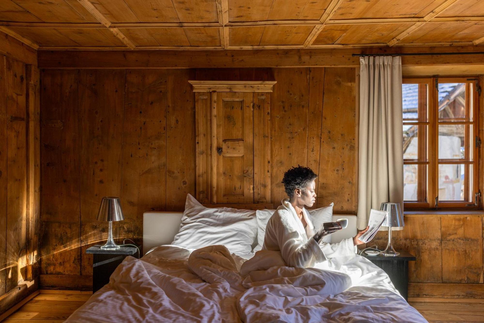 Hotel Weisses Kreuz Burgusio Bagian luar foto