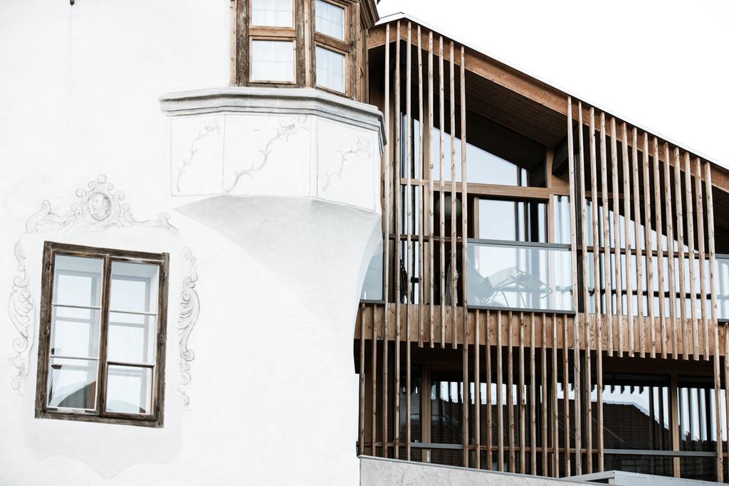 Hotel Weisses Kreuz Burgusio Bagian luar foto