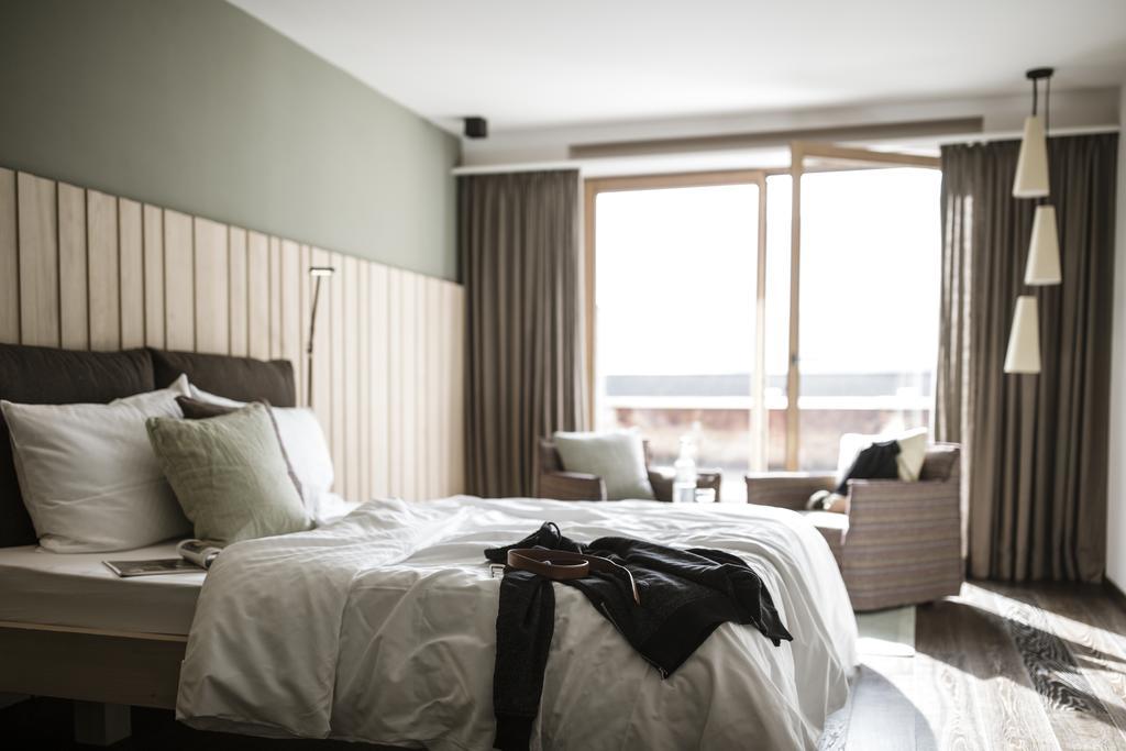 Hotel Weisses Kreuz Burgusio Ruang foto